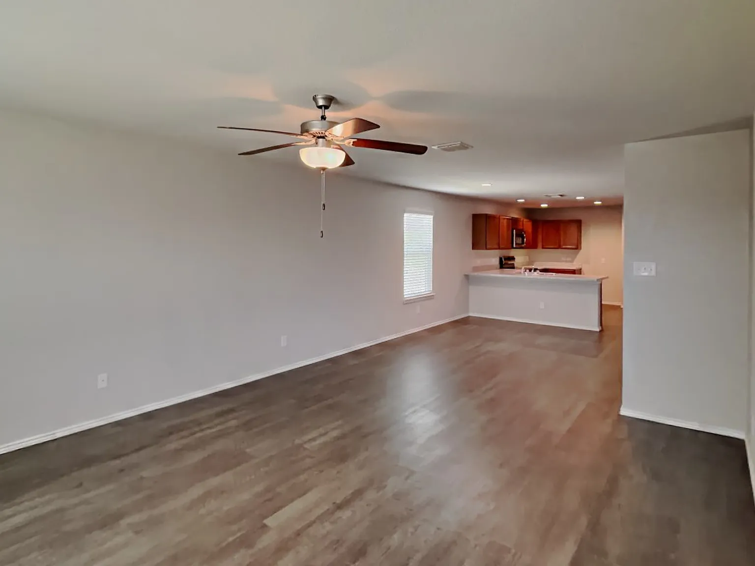 3 bed, 2.0 bath, 1664 sqft, $1,525 — Photo 4