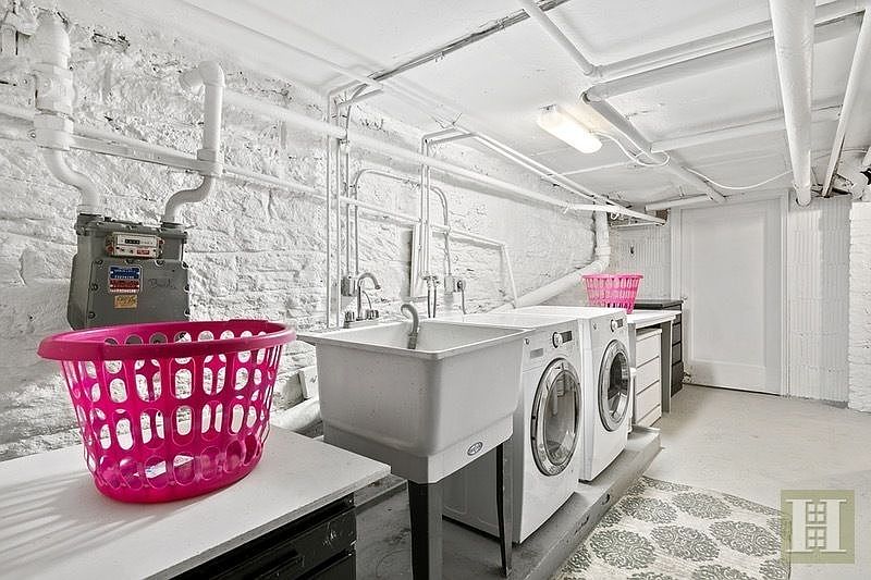 2nd image of 123 W 78th St APT 3