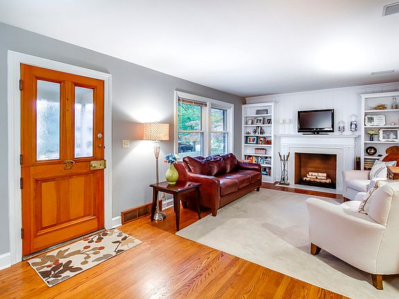 2nd image of 1816 Alfresco Pl
