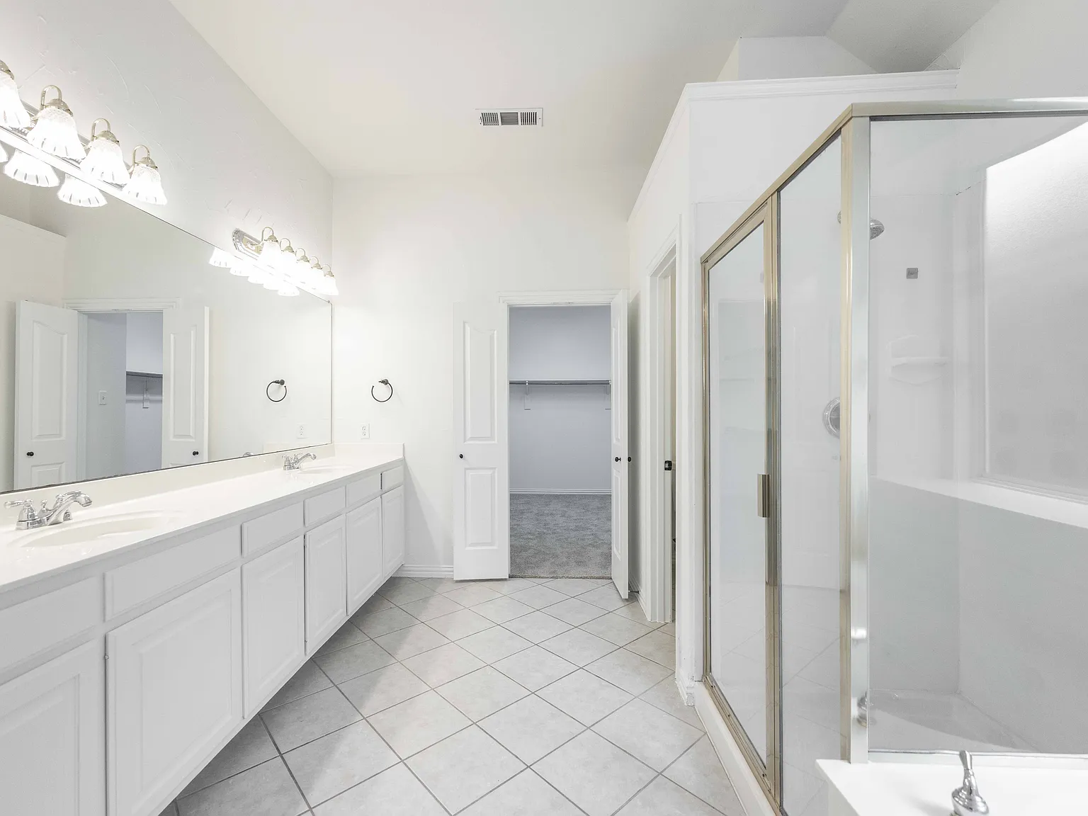 4 bed, 4.5 bath, 3241 sqft, $3,300 — Photo 1