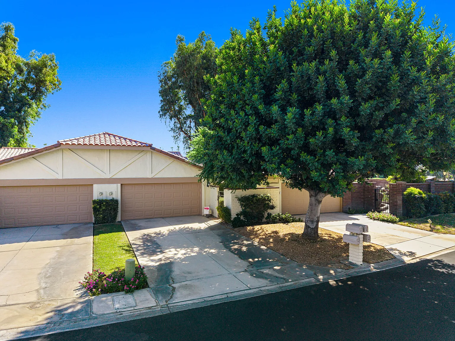 2 bed, 1303 sqft, $6,000 — Photo 3