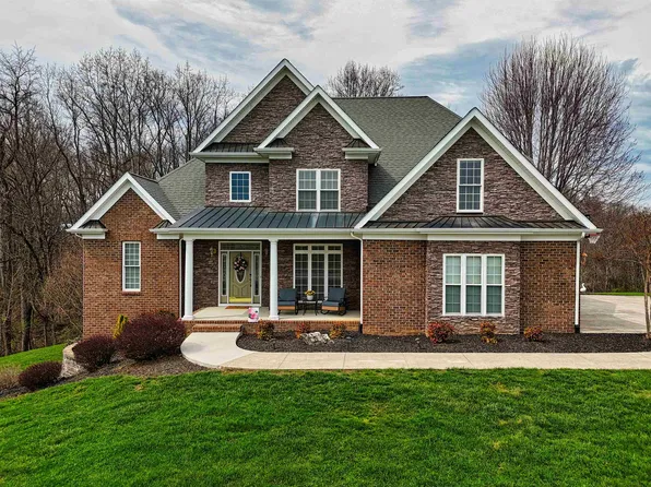 8124 River Course Dr, Radford, VA 24141