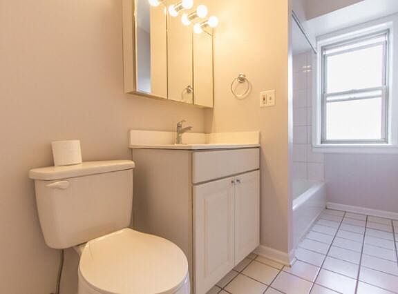4th image of 1723 W Foster Ave APT 1
