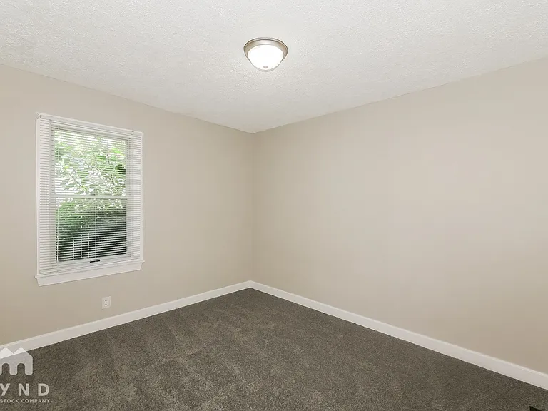 2021 N Drexel Ave — Photo 7