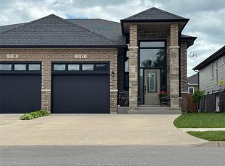 17 Woodland St, Kingsville, ON