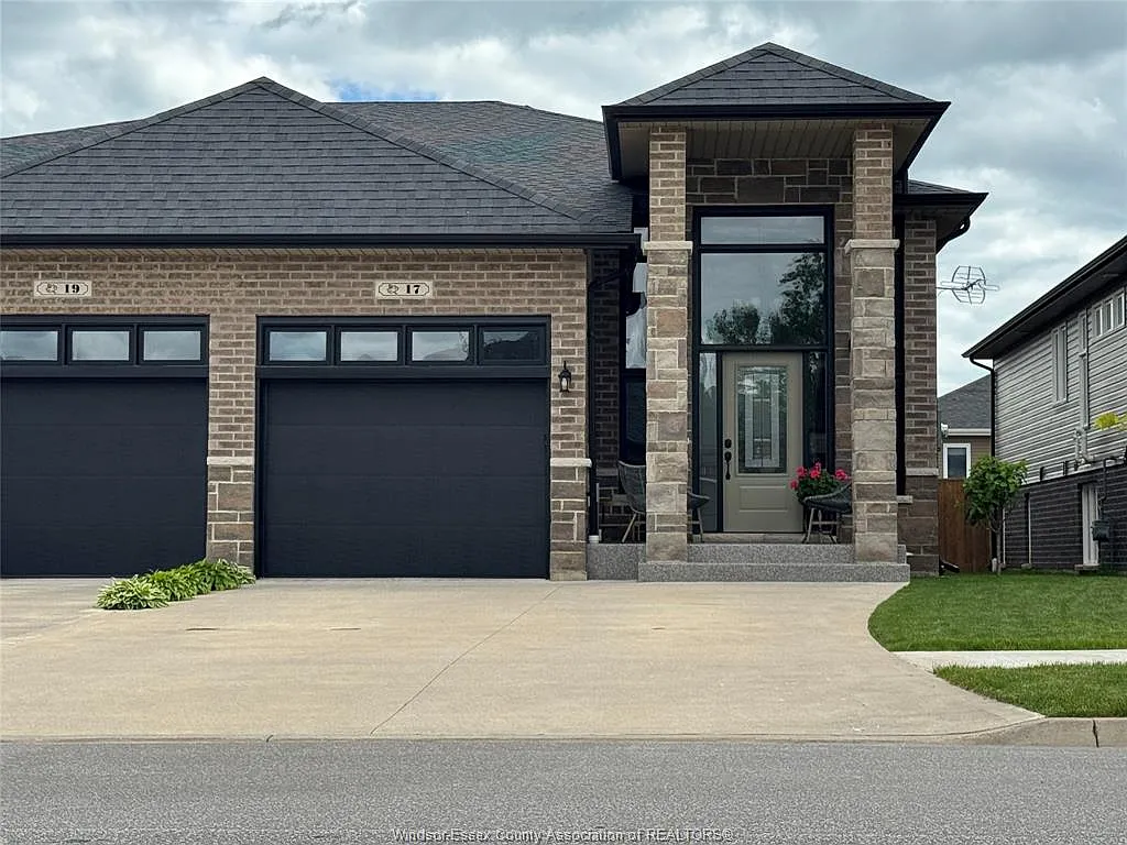 17 Woodland St photo 1