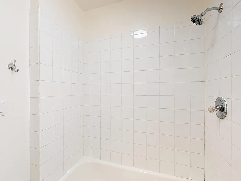 1532 Scott Ave — Photo 9