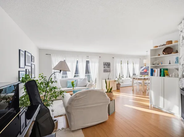 1309 Mahon Ave, North Vancouver, BC V7M 2S2