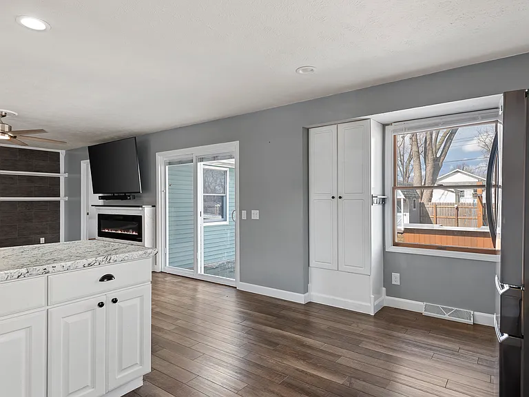 617 E Chestnut St — Photo 13