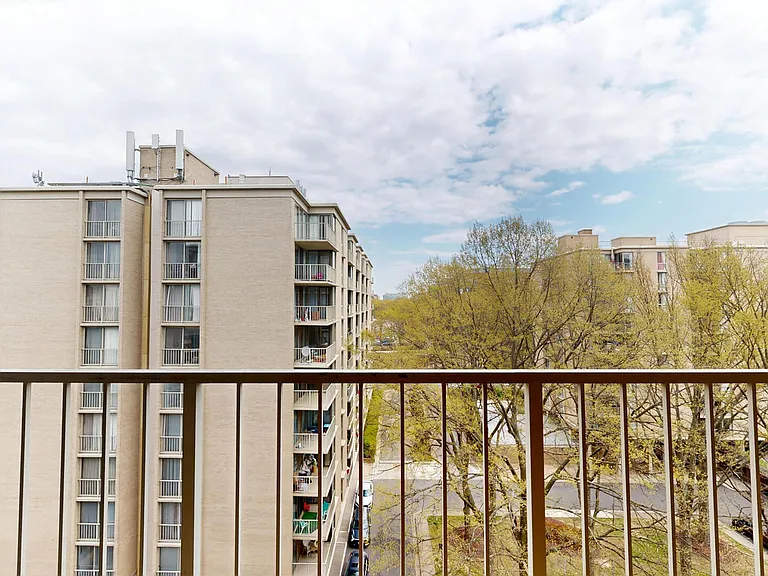Waterside Towers — Photo 87