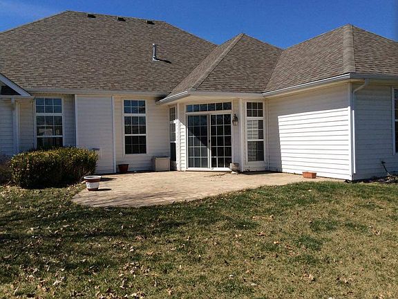 2nd image of 304 S Wintergreen Dr