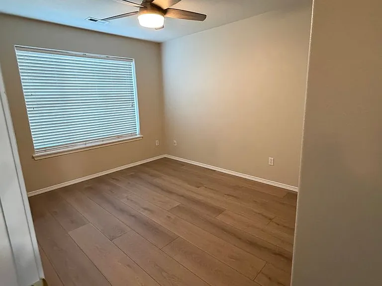 413 Roger Smith Dr — Photo 25