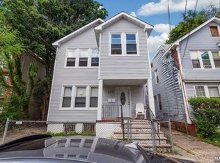 677 S 18th St, Newark, NJ 07103
