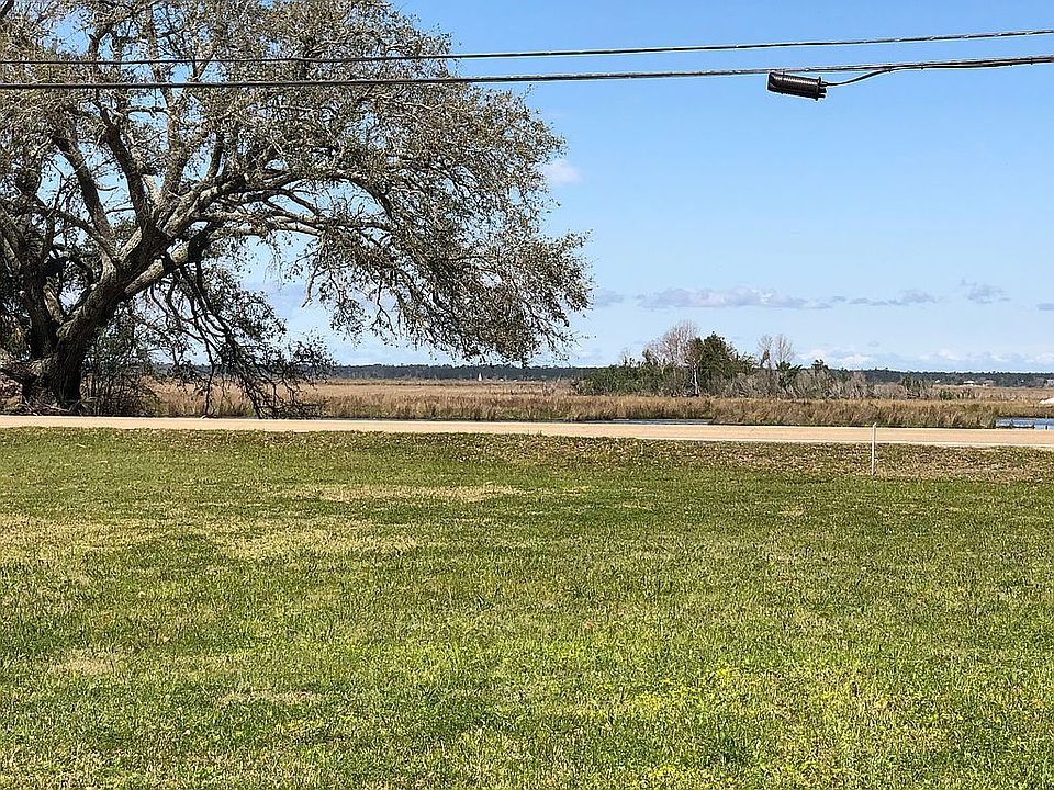 2nd image of 305 Carr Dr