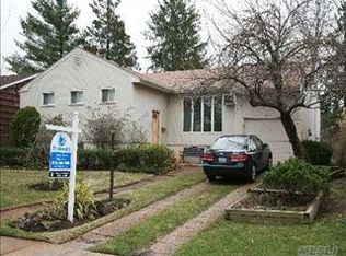 59 Cloverfield Rd S, Valley Stream, NY 11581