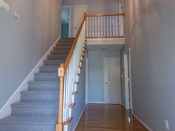 3rd image of 221 Millhouse Dr