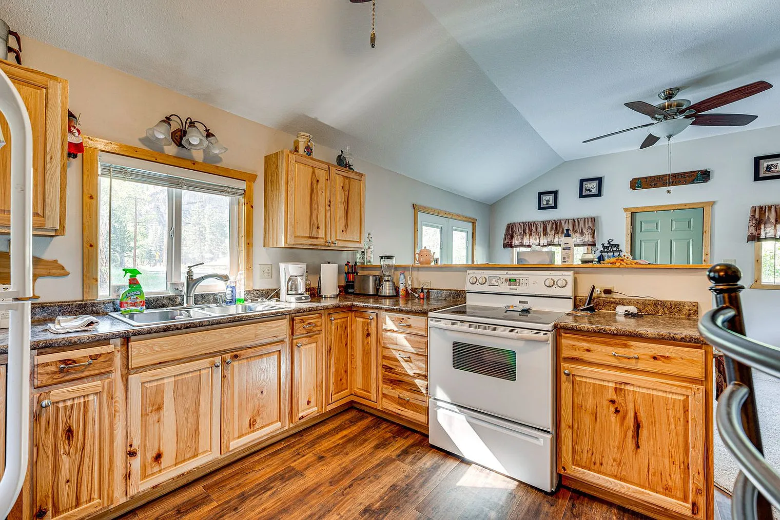 2 bed, 1.0 bath, 796 sqft, $2,559 — Photo 4