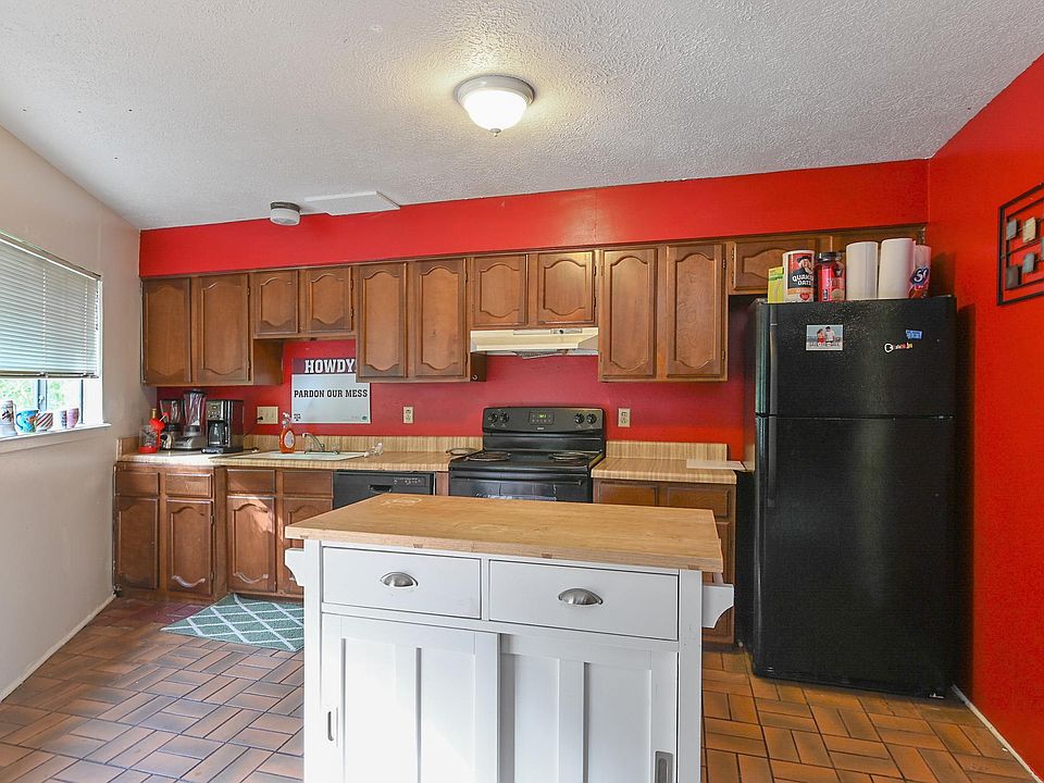 Kitchen on entrance floor