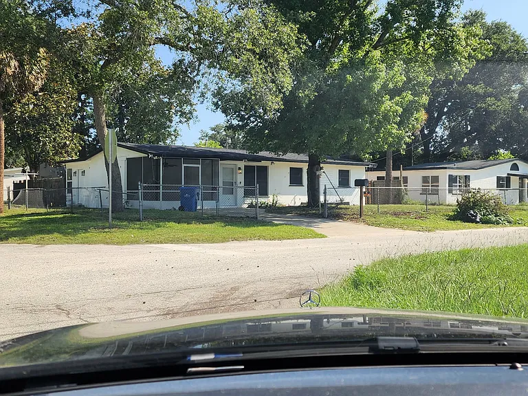 1216 Deneece Ter — Photo 1