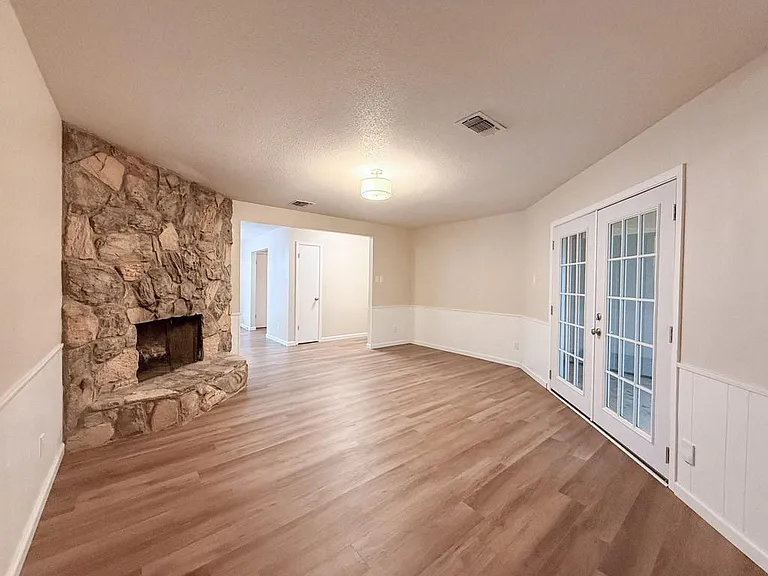 702 S Chappell Hill St — Photo 6
