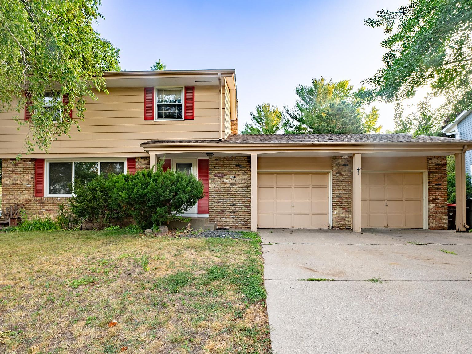 2197 Mapleview Ave E, Maplewood, MN 55109 | Zillow