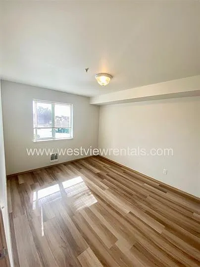 135-139 Prince Ave — Photo 8