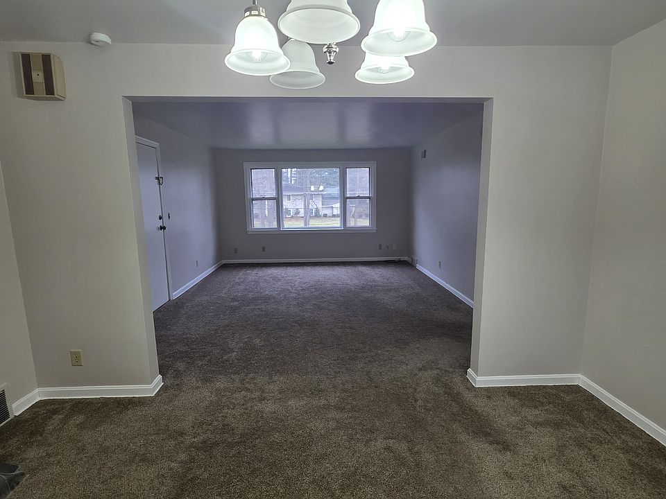 1st image of 43 Green Bay Dr
