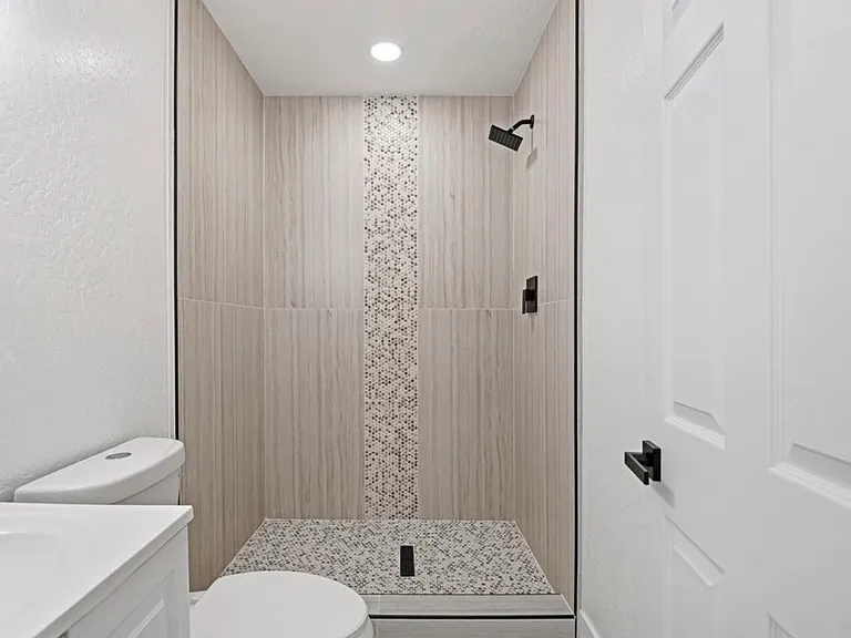 325 W Bush St #A — Photo 10