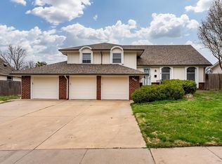 7000 E Stonegate Ln, Wichita, KS 67206
