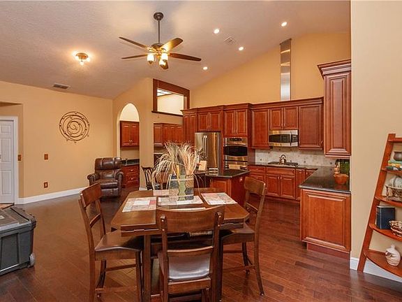 3rd image of 832 Hillary Ct