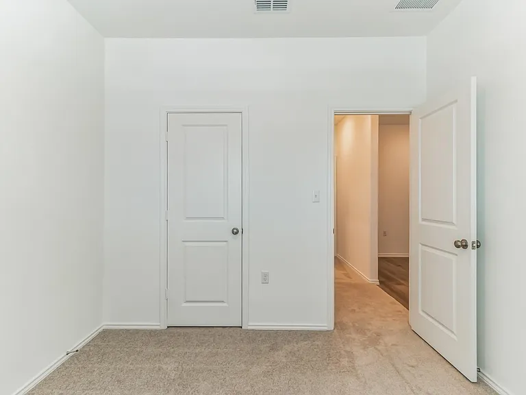 2808 Schwartz Ln — Photo 11