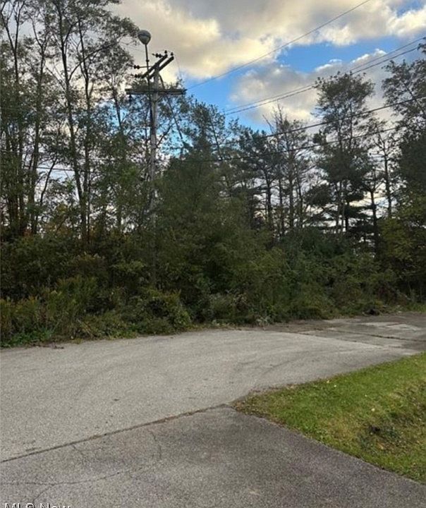 1st image of Meadowbrook Dr