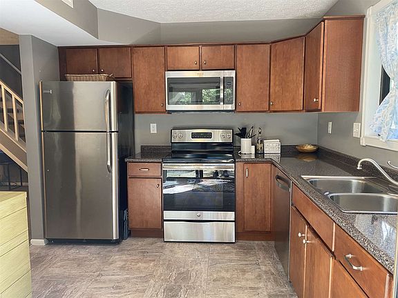 2nd image of 299 Saxony Dr
