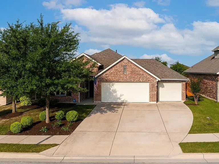 4216 Hannover Way — Photo 2