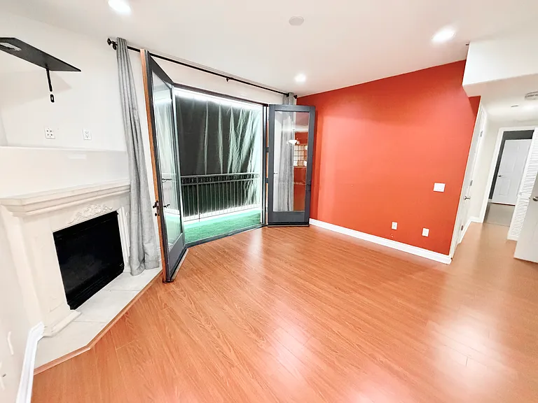 333 N Hill Ave #207 — Photo 14