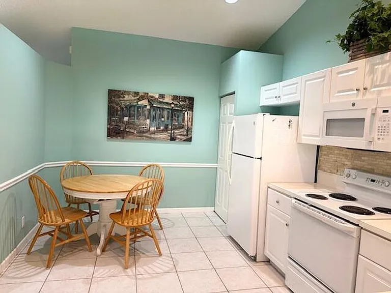 55 N Lakeshore Dr — Photo 10