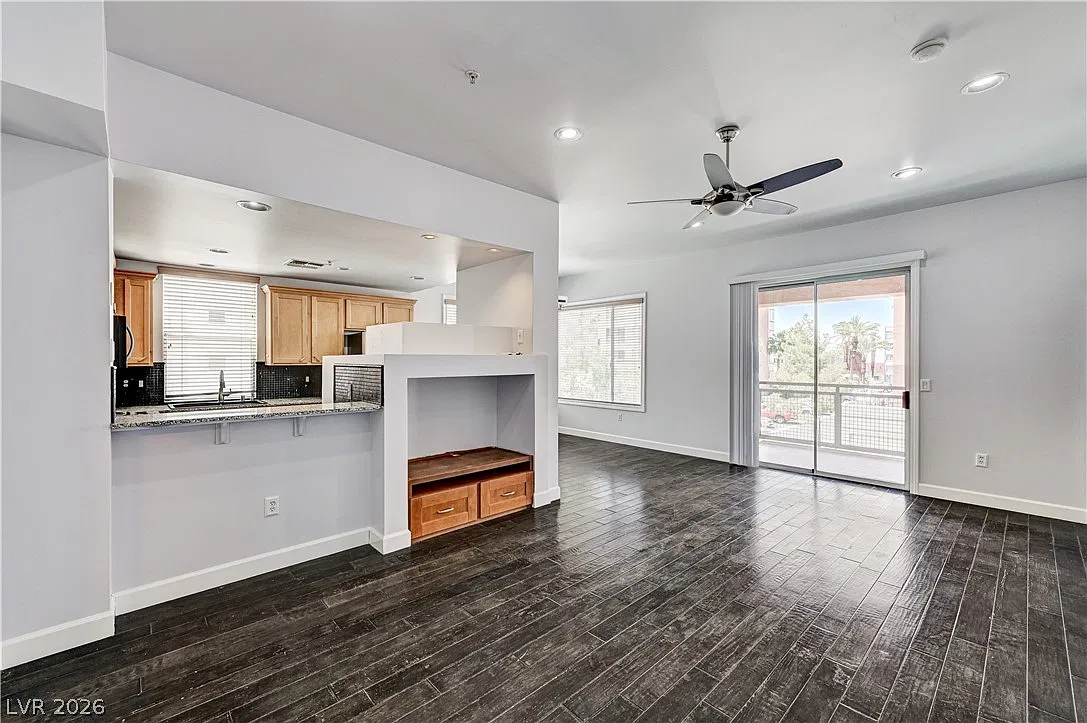 2 bed, 2.0 bath, 1198 sqft, $1,800 — Photo 4