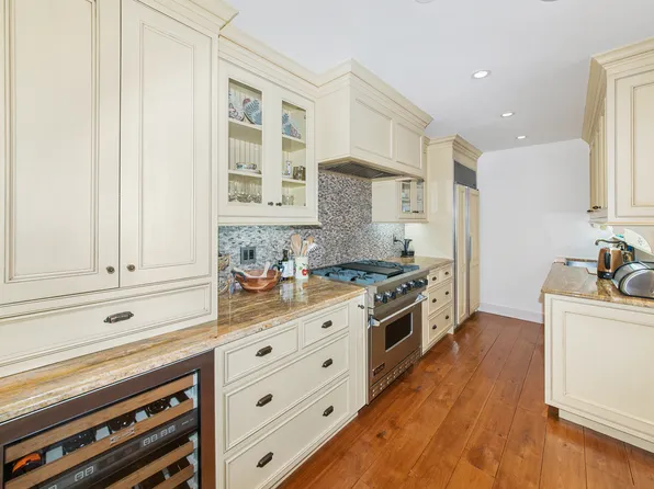 160 East 38th Street 35GH image 2 of 11