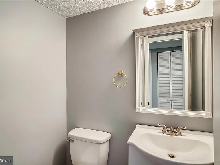 8603 Woodhue Ct — Photo 8