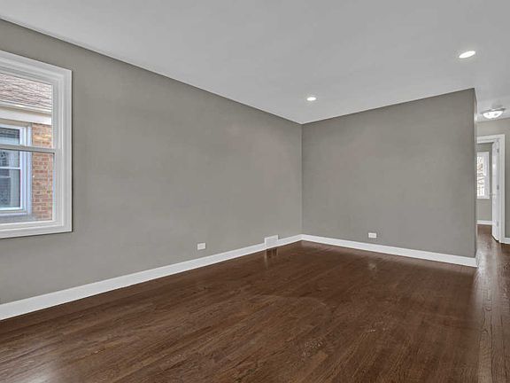 4th image of 3244 Dora St