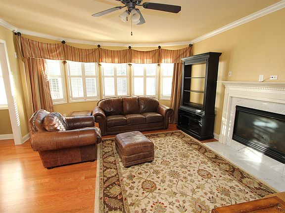3rd image of 203 Northbrooke Ct