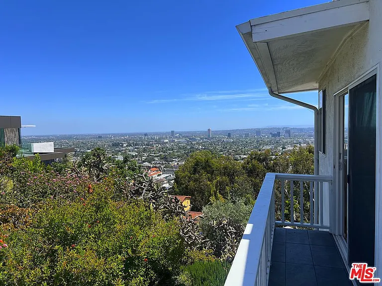 8376 Hollywood Blvd — Photo 22