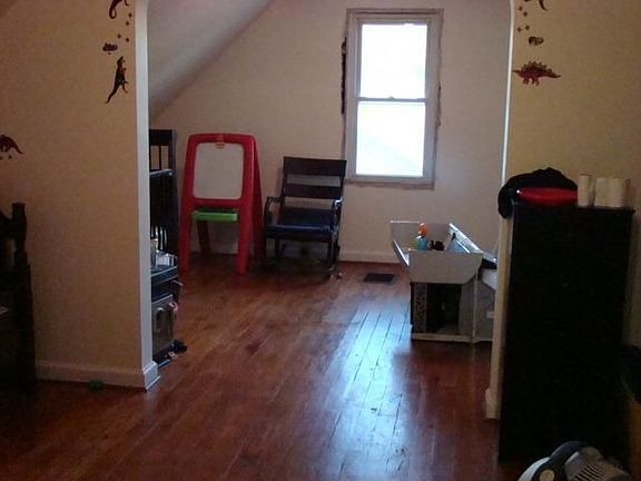 3rd image of 19 Highland Dr