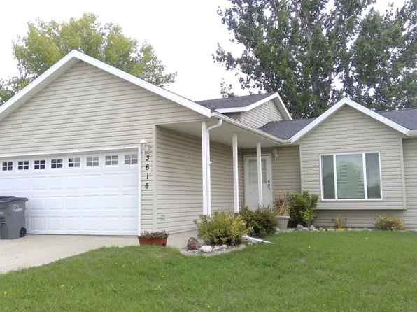 3616 Village Green Ln, Moorhead, MN 56560