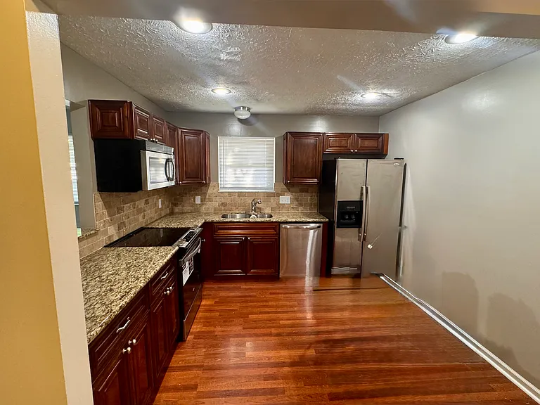 855 Bluffway Dr #855 — Photo 5