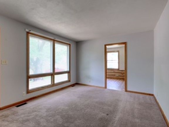 2nd image of 821 Hayden Dr