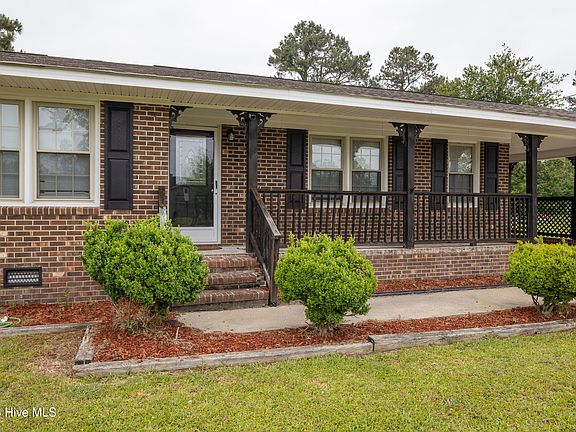 3rd image of 122 W Pine Forest Road