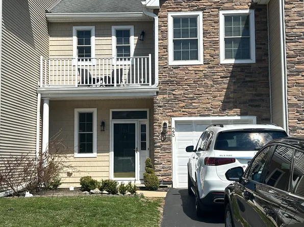 25 Osprey Dr, Old Bridge, NJ 08857