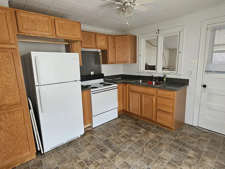 411 S Market St — Photo 3