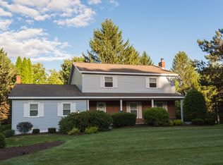 1218 Viewmont Dr, Niskayuna, NY 12309